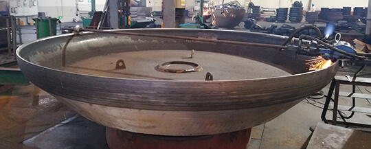 The welding of head blank plate